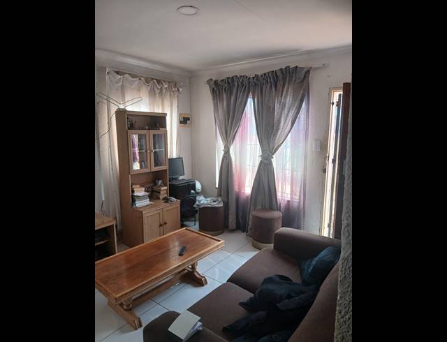 2 BEDROOM HOUSE FOR SALE IN PROTEA GLEN